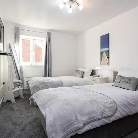 Beautifully Designed 3 Bed House - In *