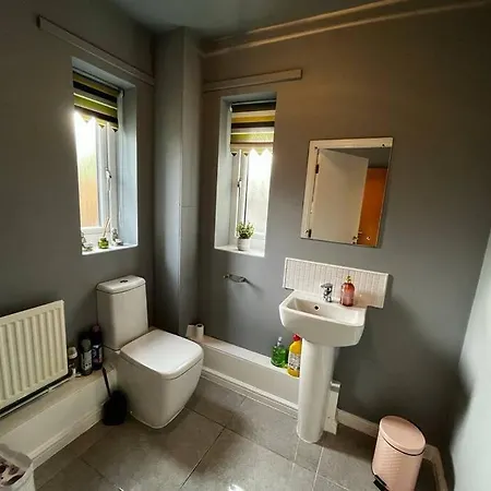 Deluxe 4 Bed House Near The Etihad By Snoozystays בית נופש מנצ'סטר