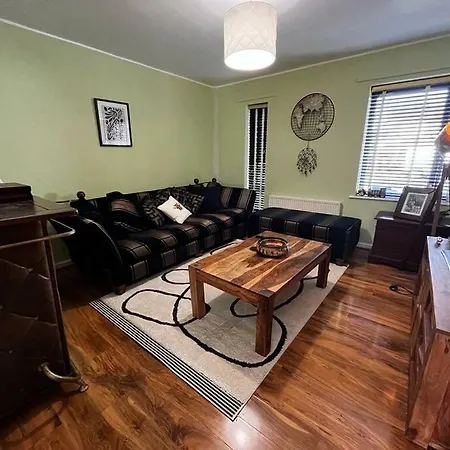 Deluxe 4 Bed House Near The Etihad By Snoozystays בית נופש מנצ'סטר