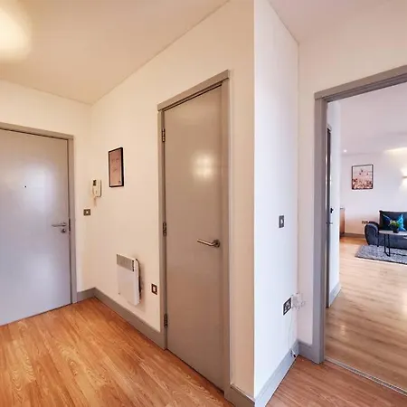Pluxa Nordic Sky - Spacious Gem 2bed 2bath, & Free Parking *