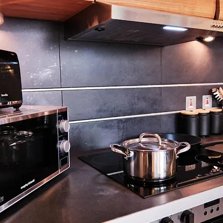 Pluxa Nordic Sky - Spacious Gem 2bed 2bath, & Free Parking Apartment Manchester