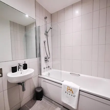 Pluxa Nordic Sky - Spacious Gem 2bed 2bath, & Free Parking * Manchester