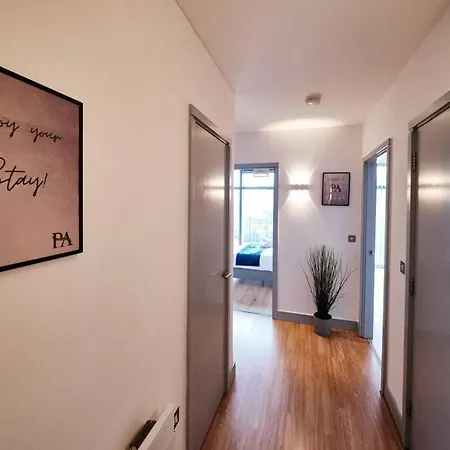 Pluxa Nordic Sky - Spacious Gem 2bed 2bath, & Free Parking Apartment *