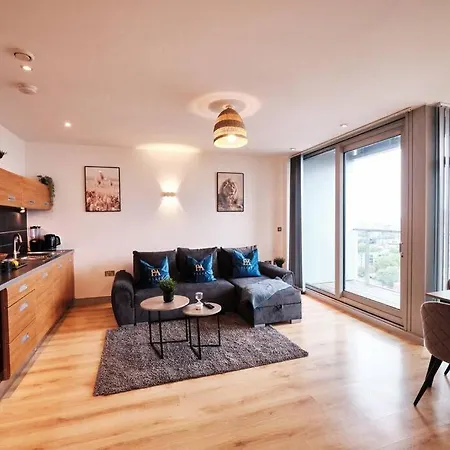 Pluxa Nordic Sky - Spacious Gem 2bed 2bath, & Free Parking Manchester