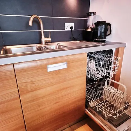 Pluxa Nordic Sky - Spacious Gem 2bed 2bath, & Free Parking * Manchester