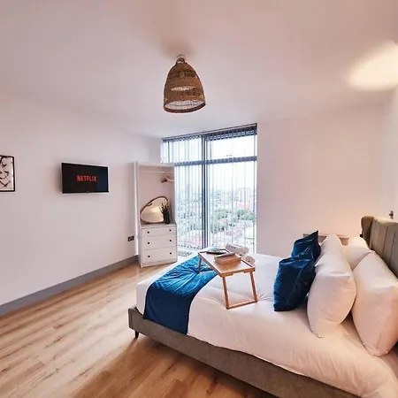 Pluxa Nordic Sky - Spacious Gem 2bed 2bath, & Free Parking Apartment