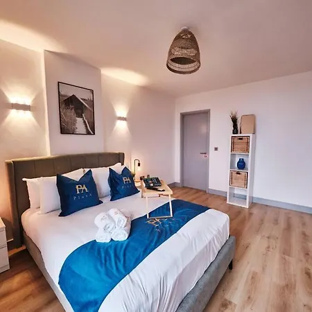 Pluxa Nordic Sky - Spacious Gem 2bed 2bath, & Free Parking Manchester