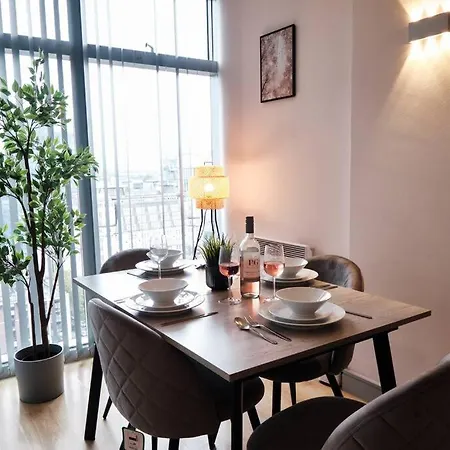 Apartment Pluxa Nordic Sky - Spacious Gem 2bed 2bath, & Free Parking *