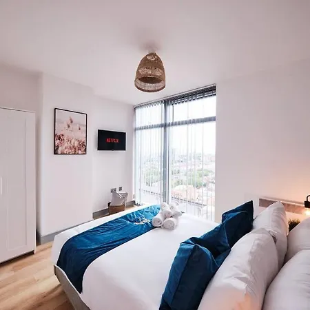 Pluxa Nordic Sky - Spacious Gem 2bed 2bath, & Free Parking Apartment Manchester
