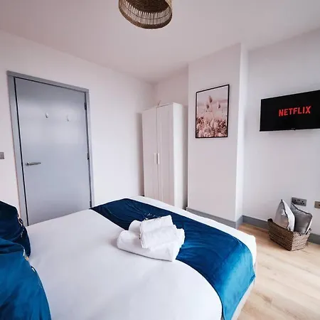 Pluxa Nordic Sky - Spacious Gem 2bed 2bath, & Free Parking *