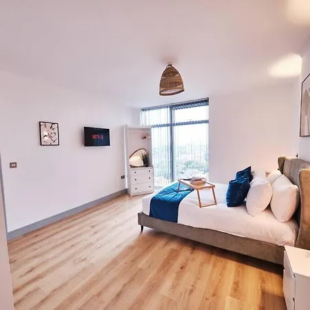 Pluxa Nordic Sky - Spacious Gem 2bed 2bath, & Free Parking *