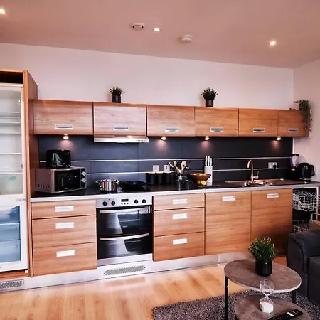 Pluxa Nordic Sky - Spacious Gem 2bed 2bath, & Free Parking Apartment Manchester