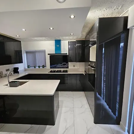 Serene 3br With Free Parking 別荘 *