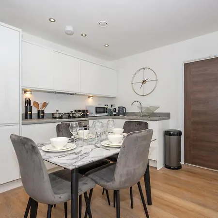 2 Bed - 5 Mins From Old Trafford Apartmán