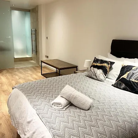 Free Parking 2 Bedroom Appartement *