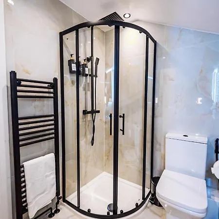 Nyaraló Luxurious 3 Bed Home, Free Parking Manchester