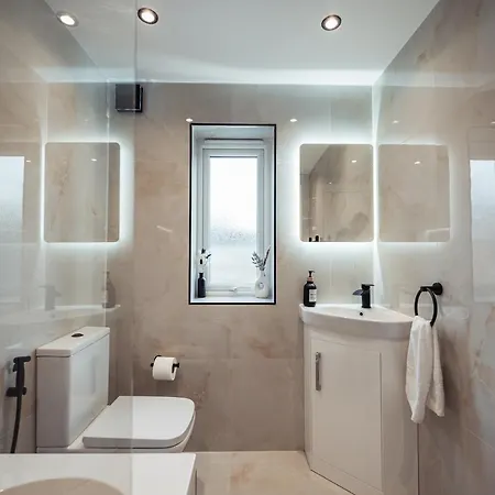 בית נופש Exquisite 6 Bedroom Luxury