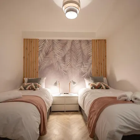 Exquisite 6 Bedroom Luxury בית נופש