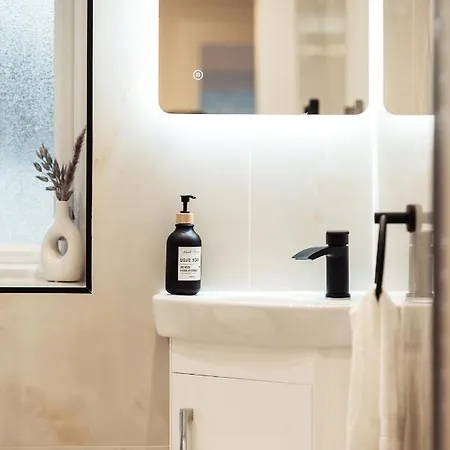 Exquisite 6 Bedroom Luxury *