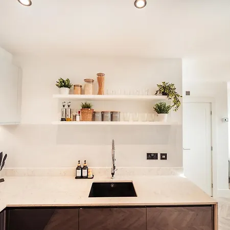 Exquisite 6 Bedroom Luxury בית נופש *