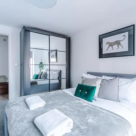 דירה Stylish 2 Bed In *
