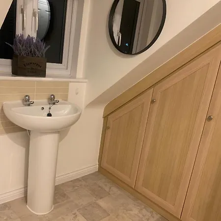 Comfy Double Bedroom In Greater *