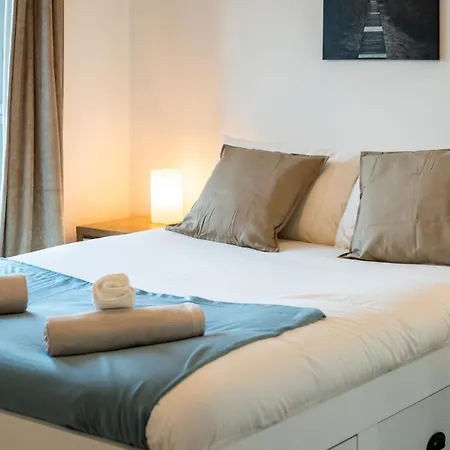 Serviced Northernnightzzz - The Gardens Ferienhaus *