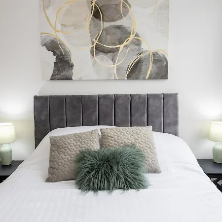 Apartmán Pass The Keys Modern Luxury In Old Trafford Manchester