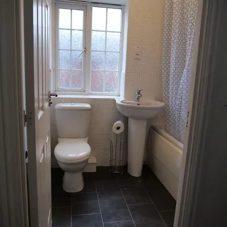 דירה Spacious 4 Bed House, Sleep 8 Short & Long Stay, Free Parking ,5min Drive From Man Stadium