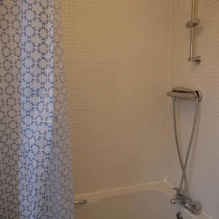 Spacious 4 Bed House, Sleep 8 Short & Long Stay, Free Parking ,5min Drive From Man Stadium דירה *