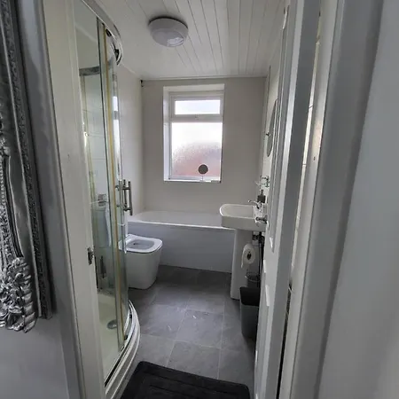 Serene 3br With Free Parking *