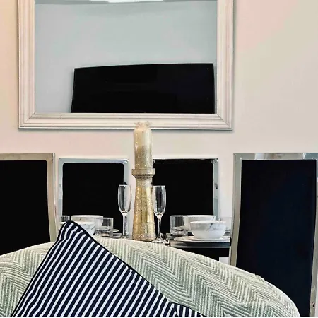 Apartment Cozy Off Famous Wilmslow Road