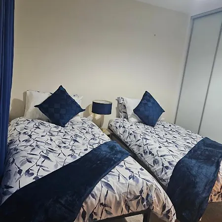 Waterfront, Ethihad Stadium Apartament *