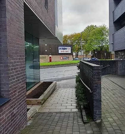 2 Bed Manchaster With Private Entrance * Manchester
