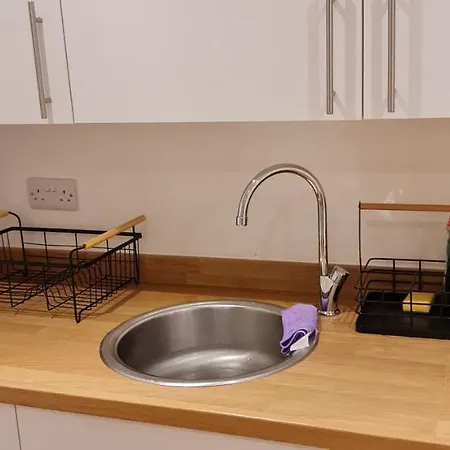 2 Bed Manchaster With Private Entrance Apartman *