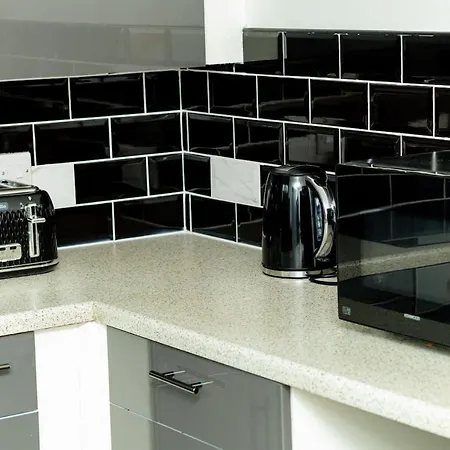 Dynasty - Alison Kelly Close Appartement Manchester