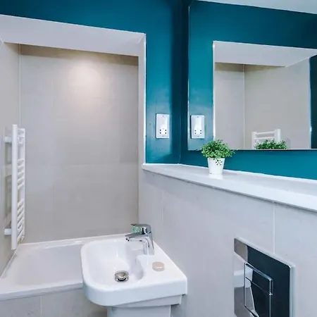 Guest Homes - Spinners Way * Manchester