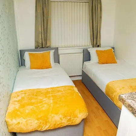 Charming 2-bedroom In Apartment *