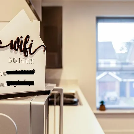 Beautifully Fab 3 Bedroom 4 Beds New 8 Guests Stretford Trafford Манчестер