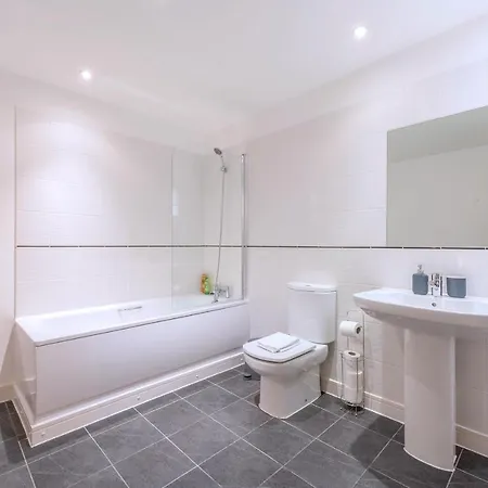 2bed Homely Hideout In City Centre דירה *