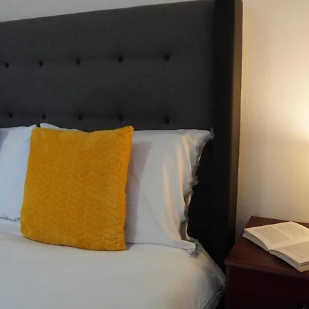 Cromwell House 펜션 *