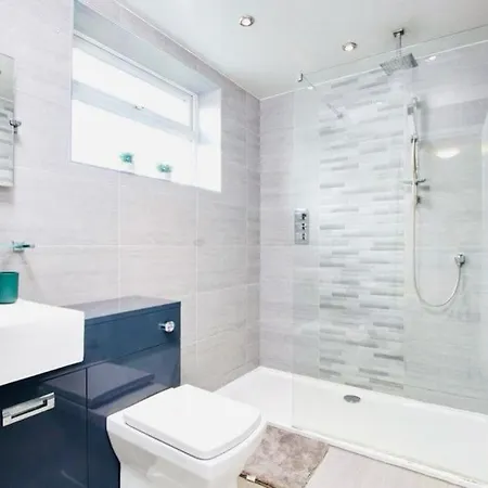 Beautiful House Sleeps 6 - * Manchester