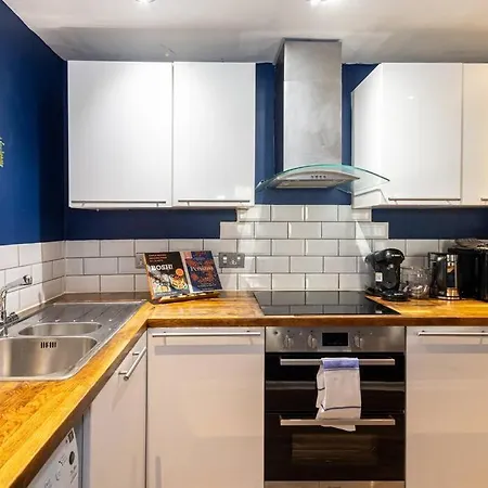 Modern 2 Bedroom With Free Parking * Manchester