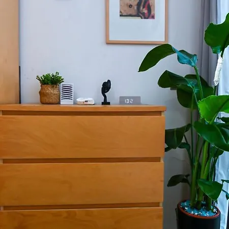 Проживание в семье In A Flat Манчестер