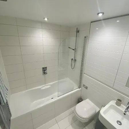 Center 2 Bed شقة مانشستر
