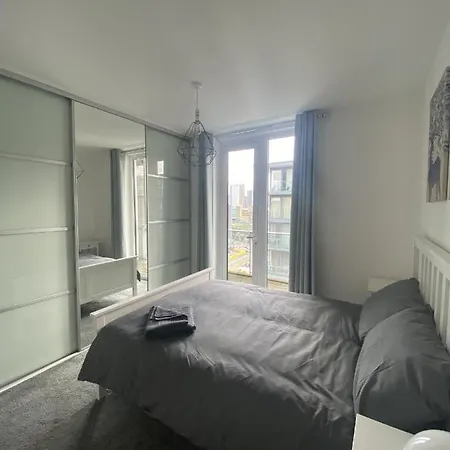 Center 2 Bed شقة