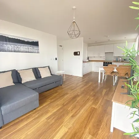 Center 2 Bed شقة مانشستر