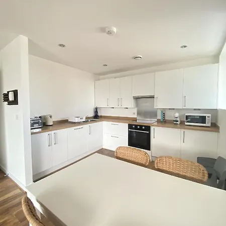 Center 2 Bed شقة مانشستر