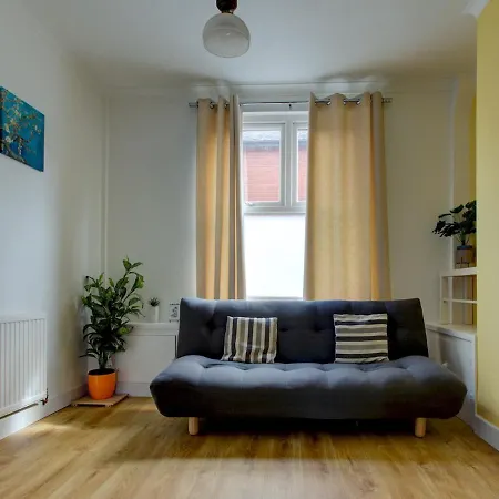 Pass The Keys Colourful Sleeps 6 Hotel 3*
