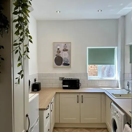 Three Bedroom Manchester, Sleeps 8! Semesterbostad